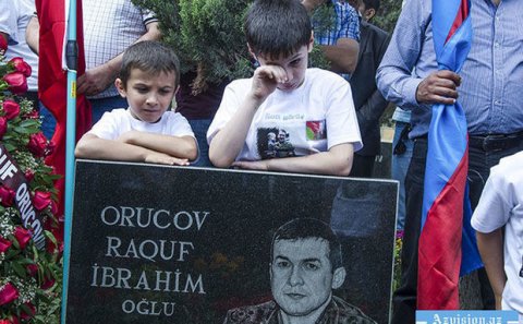 Şəhid polkovnikin ailəsinin hesabına pul köçürülüb