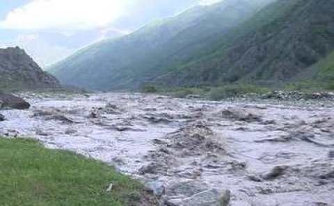 Qubada 1 uşağı və 30-a yaxın mal-qaranı sel aparıb