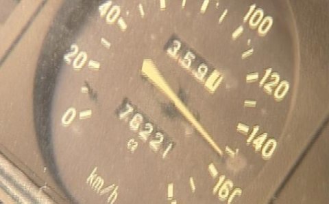 Əlləri yoxdur, avtomobil idarə edir - özü də saatda 170 kilometr sürətlə - Bakıda - VİDEO