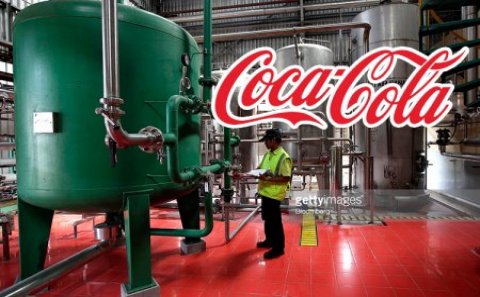 ŞOK: Coca-Cola çəninə yıxılan adam ƏRİDİ!