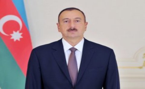 İlham Əliyev 247 nömrəli məktəbdə yaradılan şəraitlə tanış olub
