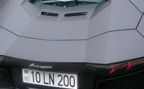 Bakıda 1 milyon manatlıq maşın sürən tələbə kimin övladıdır? – Foto