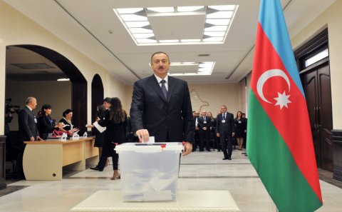 İlham Əliyev və ailə üzvləri səs verdi