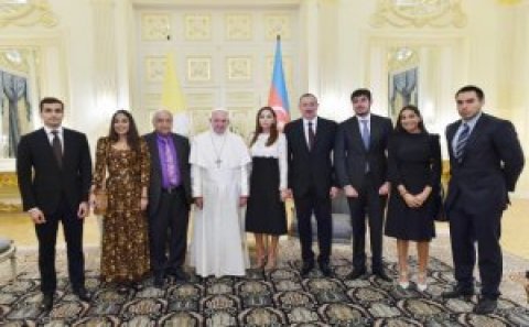 Prezident İlham Əliyevin ailə üzvləri Roma Papası Fransisklə görüşüblər