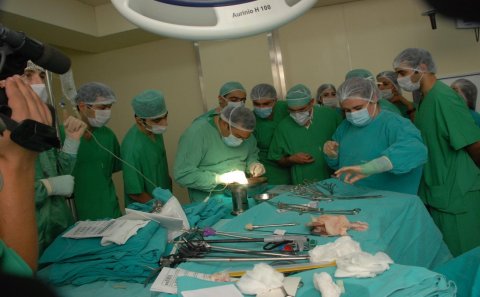 Azərbaycan səhiyyəsi: Hər 5 işçidən 4-ü 200 manatdan az maaş alır