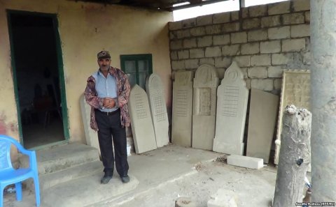 Məzar daşlarına illərlə nisyə qalanlar