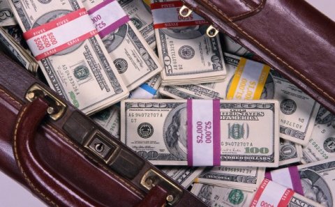 Azərbaycandan 800 min dollar aparanlar saxlanıldı 