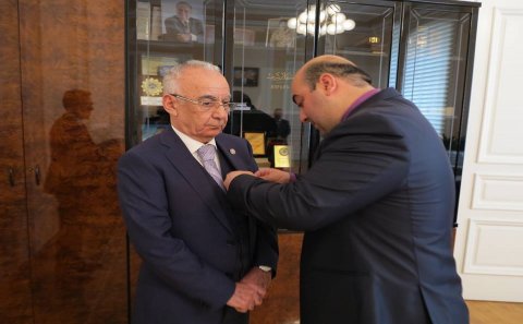 Abutalıbovun qızıl ordenində təhqir olunan Azərbaycan bayrağı - ŞOK FOTO