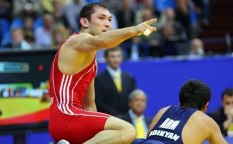 Azərbaycan güləşçisi Olimpiya medalından məhrum edildi - RƏSMİ