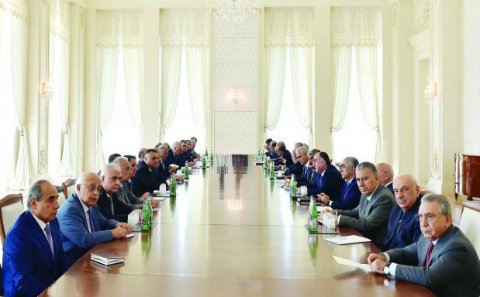 “Nazirlər hamısı korrupsiya ilə məşğuldur” - Tanınmış vəkildən sərt ittihamlar