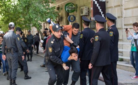   Polis rəisinin YUMRUĞUNU bağışlamayan ŞİKAYƏTÇİ