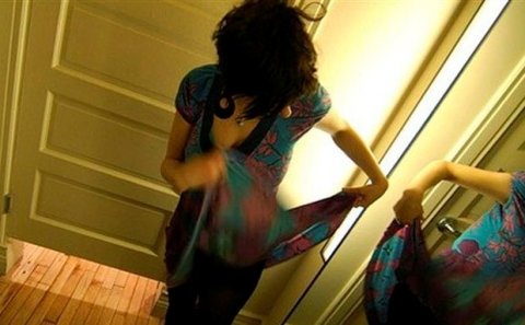 ŞOK: Geyinib-soyunma otağında qadınlarımız bu yolla izlənilir – VİDEO