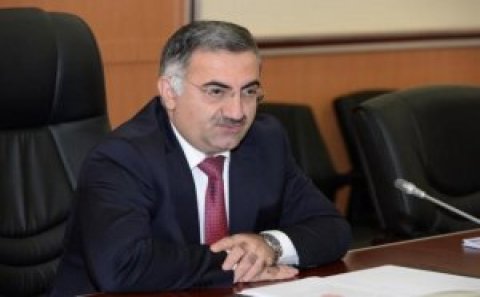 Ayda 30 min “paket” alan nazir müavini mətbuat konfransı keçirdi