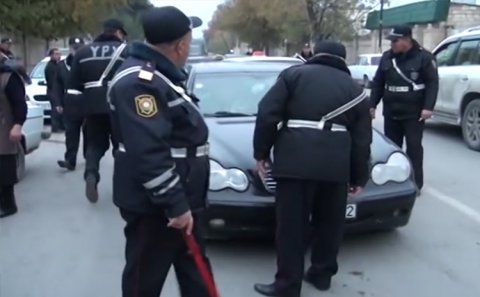 ŞOK: Yol polis əməkdaşının üstünə BENZİN töküb yandırdılar - VİDEO FOTO