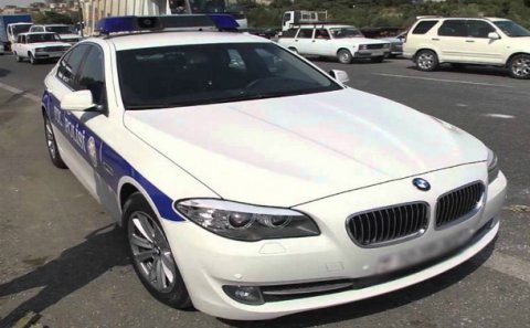 Yol polisi vəzifəli şəxslərin avtomobillərini cərimə meydançasına apardı
