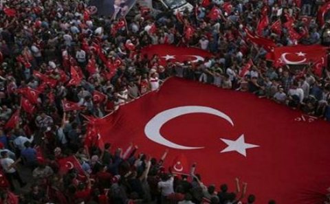 Türkiyədə milyonlarla insan küçələrə axışdı