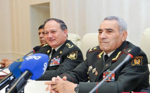 Cəmiyyət onların çiynində ucalır