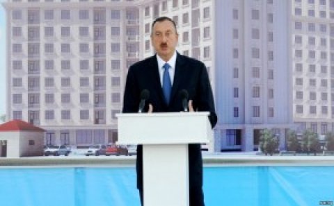 Sosial evlərin tikintisi başlandı – Prezident ilk binanın təməlini qoydu