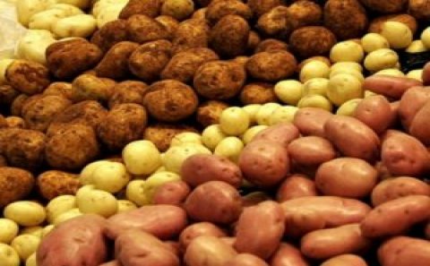 Bazardan kartof aldı, içərisi qırmızı rəngdə çıxdı