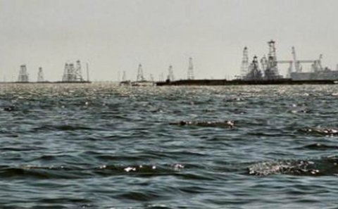 İtkin düşən neftçilərin axtarışı davam etdirilir