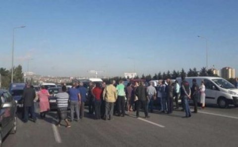 Səngəçal sakinləri Bakı-Astara magistralını bağladı