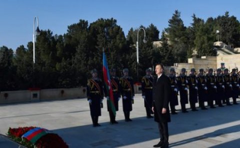 Prezident Şəhidlər Xiyabanını ziyarət edib