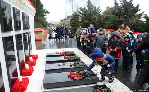 20 Yanvar faciəsi qurbanlarının əziz xatirəsini yad edilir  - Foto