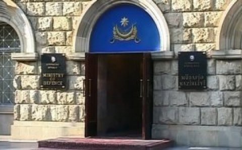 Müdafiə Nazirliyi: “Ermənilərin əsir götürdüyü Elnur Hüseynzadə ordudan xaric edilib”