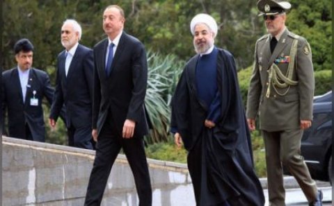 İranla Azərbaycan qarşılıqlı ticarətdə dollardan imtina edə bilər
