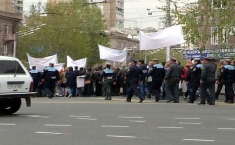 Ermənistanda növbəti etiraz aksiyası: toqquşma baş verib