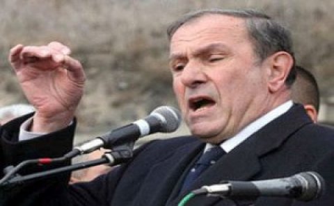 Levon Ter-Petrosyan seçkiləri təxirə salmağa çağırdı