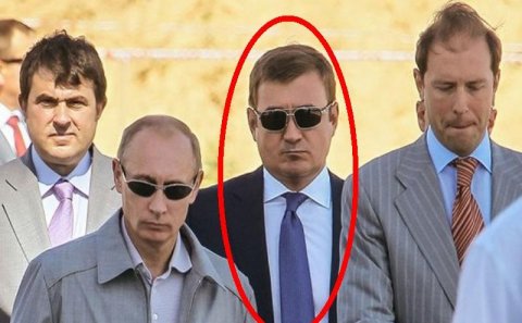 Putinin yanındakı sirli adam kimdir? – Qərb QORXUYA DÜŞDÜ