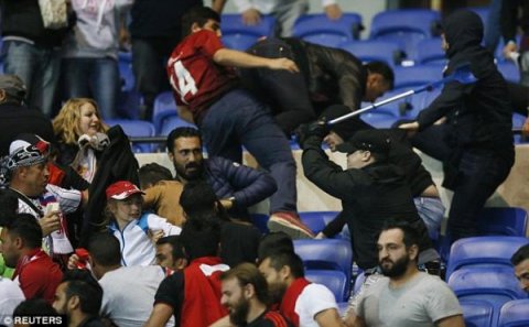 Fransada türklərə hücum olundu - azarkeşlər meydana girdi - FOTO
