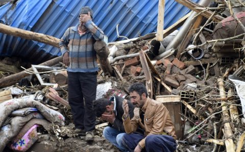 İranda baş vermiş təbii fəlakət qurbanlarından 41-nin cəsədi tapılıb