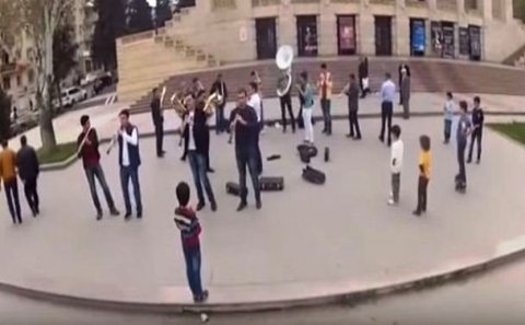 Bakıda maraqlı fləşmob - VİDEO
