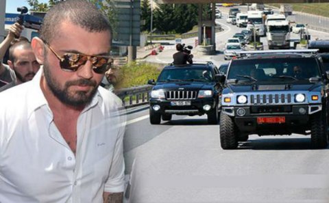 Mafia başçısı 100 maşının müşaiyyəti ilə həbsxanaya yollandı - Video 