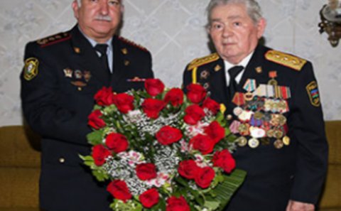 Ramil Usubov veteranlarını təltif edib