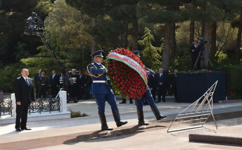 Prezident və ailəsi Fəxri Xiyabanda