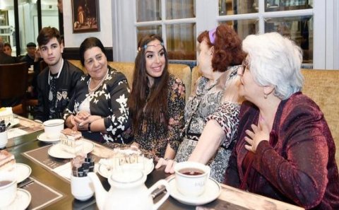 Leyla Əliyeva Mədət Quliyevin oğlu ilə Bilgəhdəki pansionatda - FOTOLAR