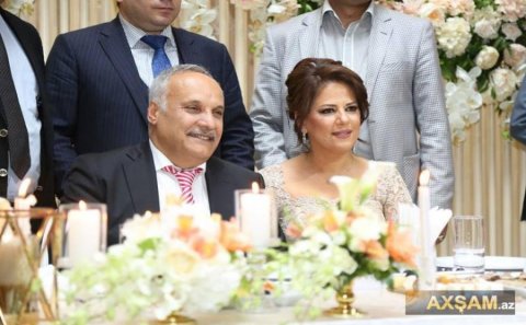 Xalq artistinin iranlı iş adamı ilə toyudur - Foto