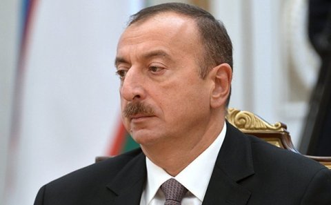 Prezident “28 May”la bağlı abidəni ziyarət etdi