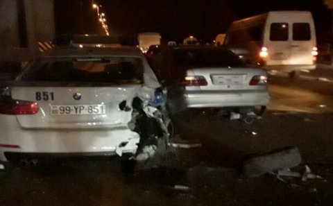 Bakıda DYP avtomobili sürücünü qovarkən qəza törətdi – VİDEO