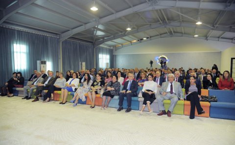 Mehriban Əliyeva Respublika Günü münasibətilə tədbirdə iştirak edib
