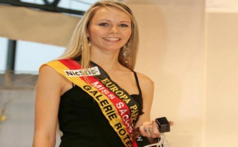 Məşhur model gözəllik naminə aclıqdan öldü
