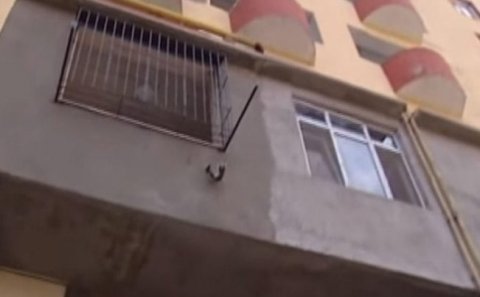 Bakıda daha bir mənzil fırıldağı - 65 min manata aldığı evə girə bilmir - VİDEO