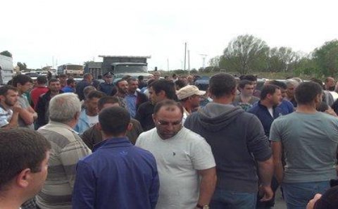 Ermənilər Qarabağa yolu bağladılar