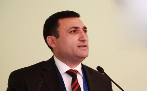 Rektor öz qızı, bacısı oğlu və digər qohumlarının adlarına yüksək maaş yazdırır — İDDİA