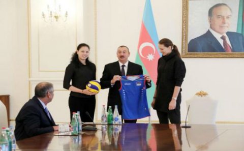 Prezident qadın voleybolçularla görüşdü -  Foto