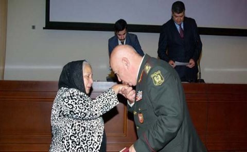 Azərbaycanlı generalın FOTOSUNA düşmən baxışı- FOTO