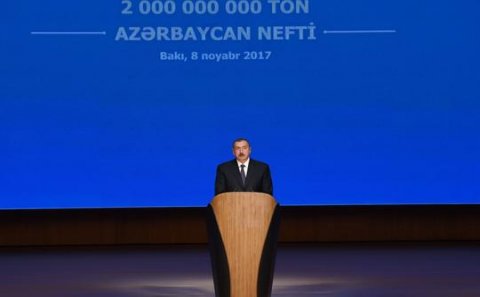 Prezident təntənəli mərasimdə